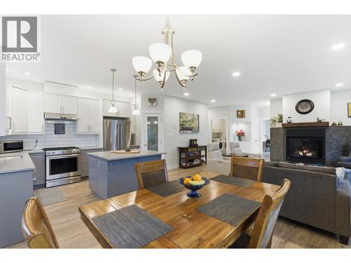 402 11 Avenue, Keremeos, BC - Indoor With Fireplace