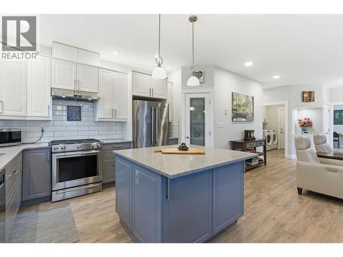 402 11 Avenue, Keremeos, BC - Indoor Photo Showing Kitchen With Double Sink With Upgraded Kitchen