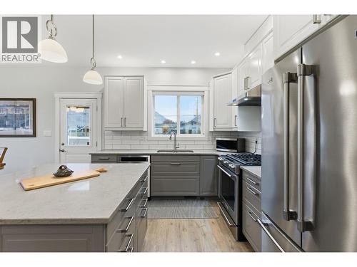 402 11 Avenue, Keremeos, BC - Indoor Photo Showing Kitchen With Upgraded Kitchen