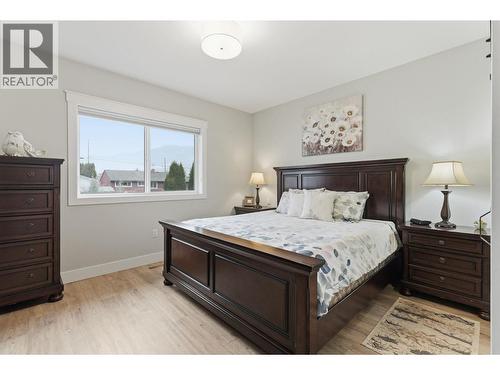 402 11 Avenue, Keremeos, BC - Indoor Photo Showing Bedroom
