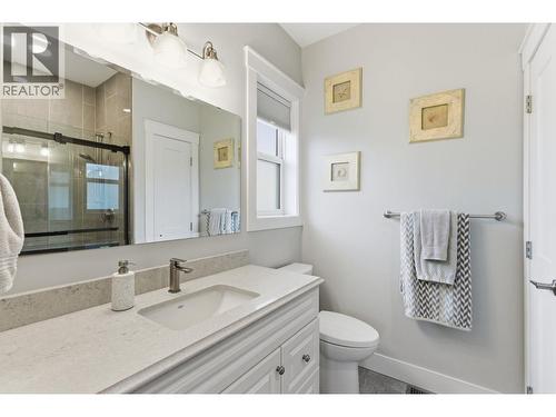 402 11 Avenue, Keremeos, BC - Indoor Photo Showing Bathroom