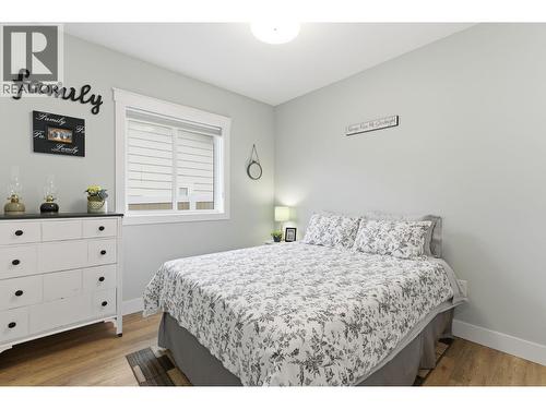 402 11 Avenue, Keremeos, BC - Indoor Photo Showing Bedroom