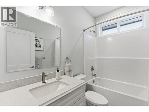 402 11 Avenue, Keremeos, BC - Indoor Photo Showing Bathroom