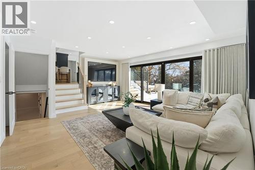 1316 Dundas Street, Burlington, ON - Indoor Photo Showing Living Room