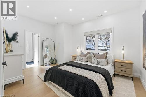 1316 Dundas Street, Burlington, ON - Indoor Photo Showing Bedroom