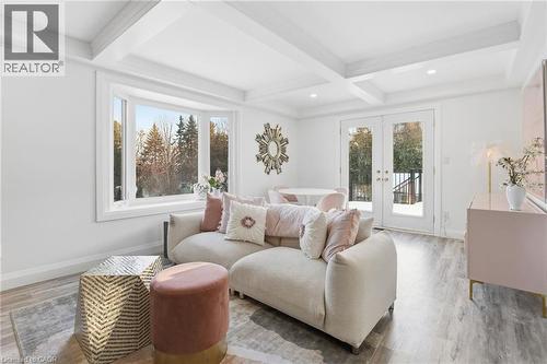 1316 Dundas Street, Burlington, ON - Indoor Photo Showing Living Room