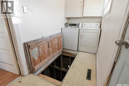 308 1St Street E, Delisle, SK - Indoor Photo Showing Laundry Room