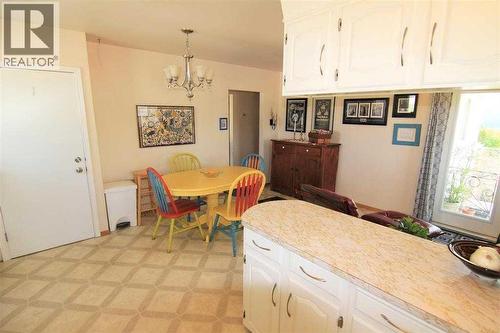 7504 39 Avenue Nw, Calgary, AB 