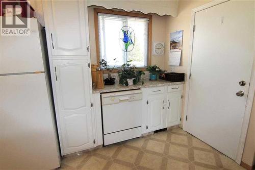 7504 39 Avenue Nw, Calgary, AB 