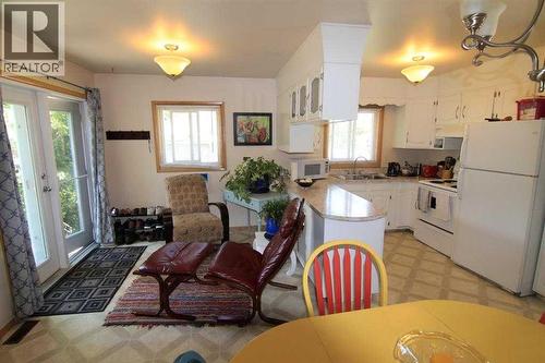 7504 39 Avenue Nw, Calgary, AB 