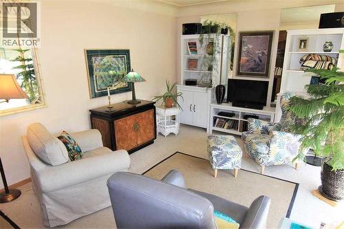 7504 39 Avenue Nw, Calgary, AB 