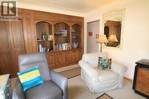 7504 39 Avenue Nw, Calgary, AB 