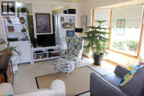 7504 39 Avenue Nw, Calgary, AB 