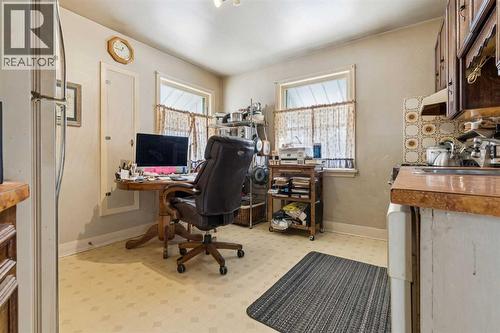 450 34 Avenue Nw, Calgary, AB - Indoor