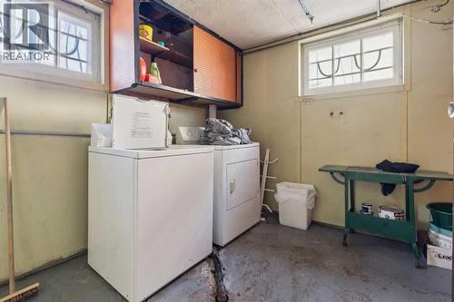 450 34 Avenue Nw, Calgary, AB - Indoor Photo Showing Laundry Room