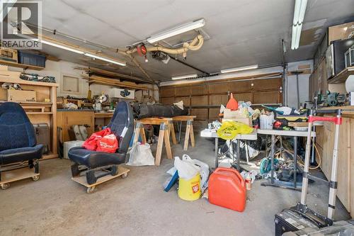 450 34 Avenue Nw, Calgary, AB - Indoor Photo Showing Garage