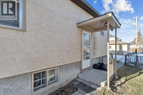 450 34 Avenue Nw, Calgary, AB - Outdoor With Exterior