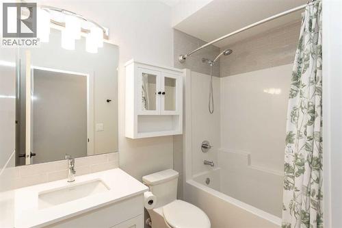12 Emmett Crescent, Red Deer, AB - Indoor Photo Showing Bathroom