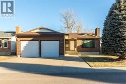 83 Elm Crescent S  Lethbridge, AB T1K 4W8