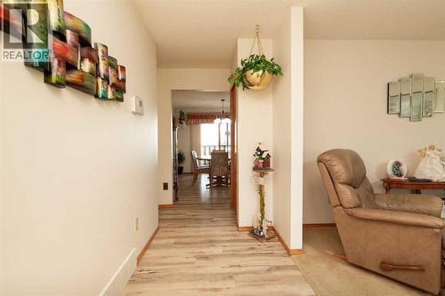 Front entryway - 83 Elm Crescent S, Lethbridge, AB - Indoor Photo Showing Other Room