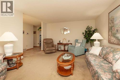 Living room - 83 Elm Crescent S, Lethbridge, AB - Indoor Photo Showing Living Room