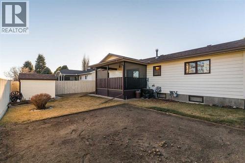 83 Elm Crescent S, Lethbridge, AB - Outdoor