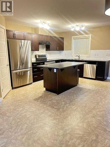 136 Pantego Lane Nw, Calgary, AB - Indoor Photo Showing Kitchen