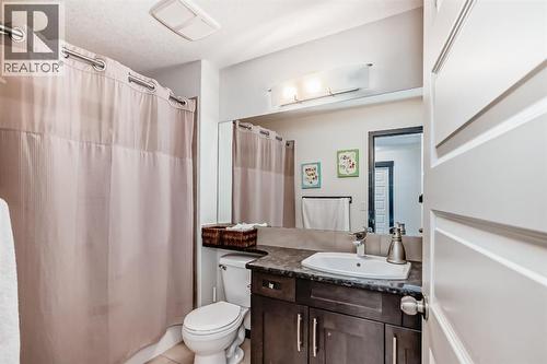 16 Skyview Shores Gardens Ne, Calgary, AB - Indoor Photo Showing Bathroom