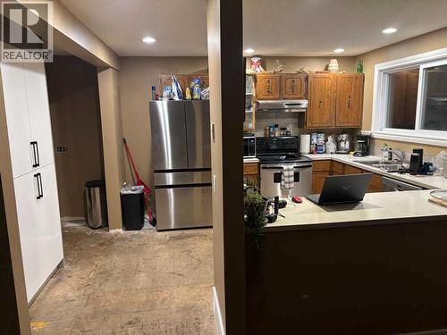 40 Bernard Way Nw, Calgary, AB - Indoor Photo Showing Kitchen