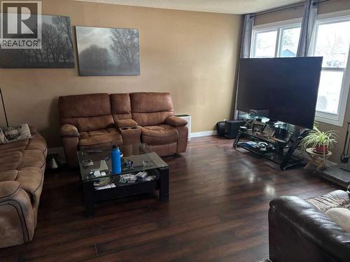 40 Bernard Way Nw, Calgary, AB - Indoor Photo Showing Living Room