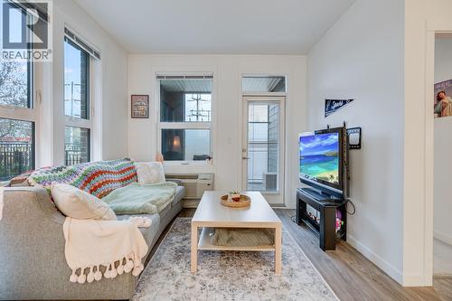 Bright & airy - 1800 Richter Street Unit# 115, Kelowna, BC - Indoor Photo Showing Living Room