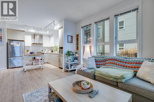 1800 Richter Street Unit# 115, Kelowna, BC - Indoor Photo Showing Living Room