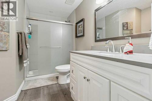 11 Somervale Drive Sw, Calgary, AB - Indoor Photo Showing Bathroom