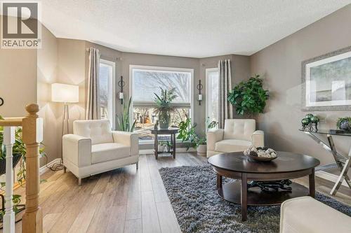 11 Somervale Drive Sw, Calgary, AB - Indoor Photo Showing Living Room