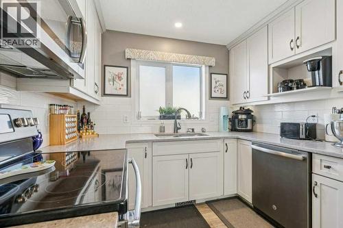 11 Somervale Drive Sw, Calgary, AB - Indoor Photo Showing Kitchen