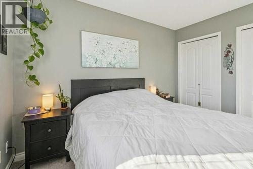 11 Somervale Drive Sw, Calgary, AB - Indoor Photo Showing Bedroom