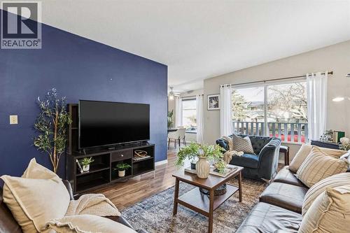 Bright open living room - 23 Dovercliffe Way Se, Calgary, AB - Indoor Photo Showing Living Room