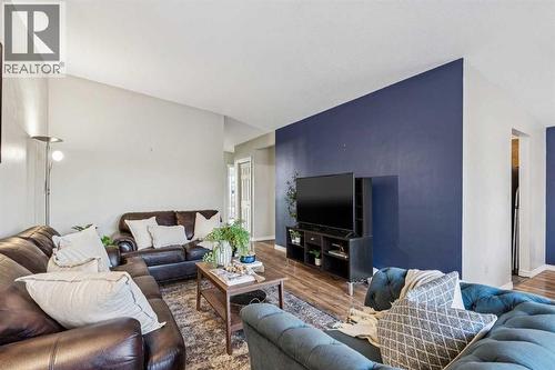 Alternate view of living room - 23 Dovercliffe Way Se, Calgary, AB - Indoor Photo Showing Living Room