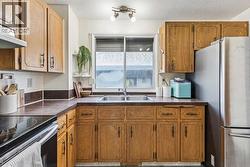 Lots of storage in kitchen - 