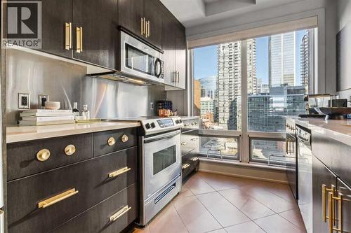 904, 530 12 Avenue Sw, Calgary, AB - Indoor Photo Showing Kitchen With Upgraded Kitchen