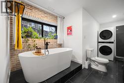 Lower level primary bedroom ensuite with 2nd laundry - 