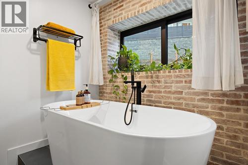 Soaker tub - 1632 Griffiths Place, West Kelowna, BC - Indoor Photo Showing Bathroom