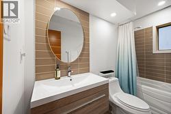 Full bathroom with tub on the lower level - 