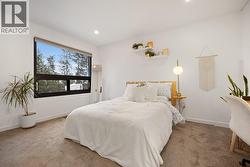 Secondary bedroom on the upper level - 