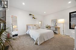 Secondary bedroom on the upper level - 