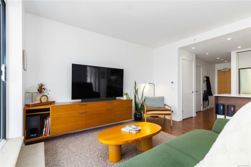 308-369 Tyee Rd, Victoria, BC - Indoor Photo Showing Living Room