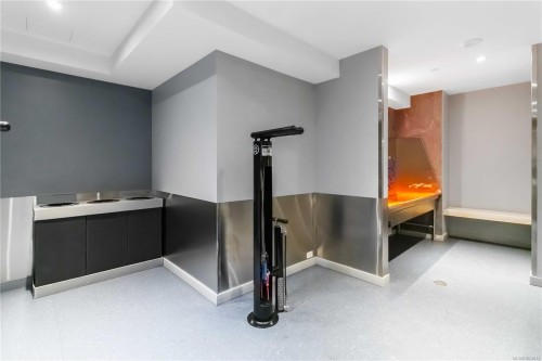 308-369 Tyee Rd, Victoria, BC - Indoor