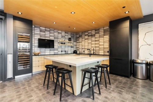 308-369 Tyee Rd, Victoria, BC - Indoor