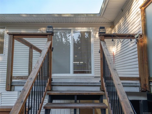 5997/6001 Hammond Bay Rd, Nanaimo, BC - Outdoor