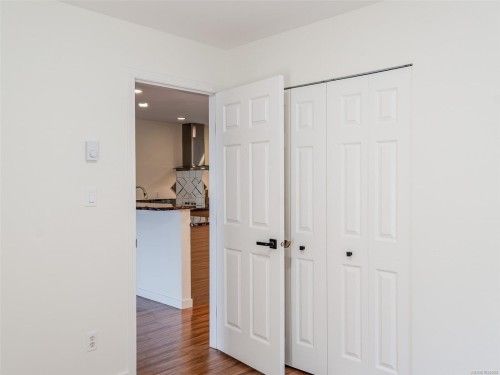 5997/6001 Hammond Bay Rd, Nanaimo, BC - Indoor